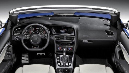 Om het 30-jarig bestaan luister bij te zetten lanceert Quattro GmbH, zeg maar de specials-afdeling van Audi, volgend jaar vier nieuwe modellen. Met de eerste daarvan, de RS 5 Cabriolet, maakten we a