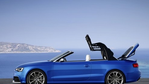 Om het 30-jarig bestaan luister bij te zetten lanceert Quattro GmbH, zeg maar de specials-afdeling van Audi, volgend jaar vier nieuwe modellen. Met de eerste daarvan, de RS 5 Cabriolet, maakten we a
