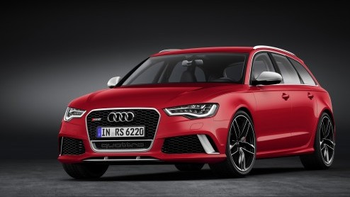 Tadaa, de nieuwe RS6 Avant ziet al het licht. Audi knalt het jaar uit met de extra sportieve uitvoering die dankzij 560 pk uit een 4.0 TFSI V8 en 100 kilo gewichtsbesparing en mooie upgrades voor de t
