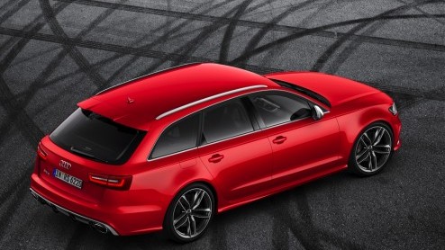 Tadaa, de nieuwe RS6 Avant ziet al het licht. Audi knalt het jaar uit met de extra sportieve uitvoering die dankzij 560 pk uit een 4.0 TFSI V8 en 100 kilo gewichtsbesparing en mooie upgrades voor de t