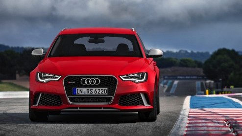 Tadaa, de nieuwe RS6 Avant ziet al het licht. Audi knalt het jaar uit met de extra sportieve uitvoering die dankzij 560 pk uit een 4.0 TFSI V8 en 100 kilo gewichtsbesparing en mooie upgrades voor de t