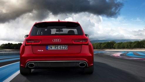 Tadaa, de nieuwe RS6 Avant ziet al het licht. Audi knalt het jaar uit met de extra sportieve uitvoering die dankzij 560 pk uit een 4.0 TFSI V8 en 100 kilo gewichtsbesparing en mooie upgrades voor de t