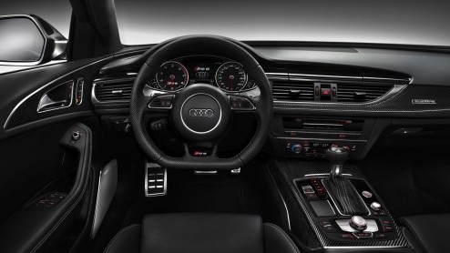 Tadaa, de nieuwe RS6 Avant ziet al het licht. Audi knalt het jaar uit met de extra sportieve uitvoering die dankzij 560 pk uit een 4.0 TFSI V8 en 100 kilo gewichtsbesparing en mooie upgrades voor de t