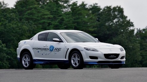 Uit onze poll bleek dat de meeste hoop op waterstof gevestigd is, als het gaat om de ontwikkeling van alternatieve brandstoffen. Het bericht dat Mazda Motor Corporation en HyNor (Hydrogen Road of Norw