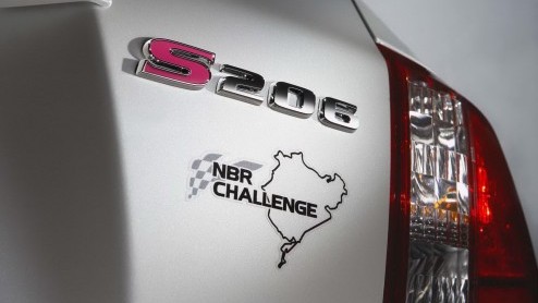 De Impreza STI kan Subaru niet sportief genoeg zijn. Daarom hebben ze - helaas alleen voor Japan - een uitvoering op de markt gebracht die de toevoeging S206 draagt. Naast een nog heldhaftiger uiterli