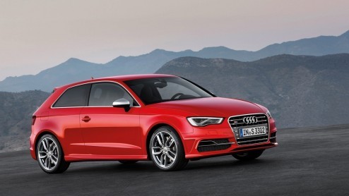 Audi breidt in rap tempo het gamma van de A3 uit. Vandaag stelt de sportieve S3 zich voor en wel met een 300 pk sterke 2.0 TFSI die prestaties levert waar de concurrentie jaloers op zal zijn.