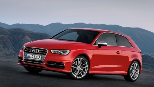 Audi breidt in rap tempo het gamma van de A3 uit. Vandaag stelt de sportieve S3 zich voor en wel met een 300 pk sterke 2.0 TFSI die prestaties levert waar de concurrentie jaloers op zal zijn.