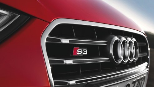 Audi breidt in rap tempo het gamma van de A3 uit. Vandaag stelt de sportieve S3 zich voor en wel met een 300 pk sterke 2.0 TFSI die prestaties levert waar de concurrentie jaloers op zal zijn.