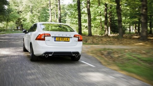 Je lijkt er momenteel niet meer bij te horen wanneer je als merk geen middenklasser met 20% bijtelling in de aanbieding hebt. Volvo kan met de nieuwe S60 DRIVe echter gerust ademhalen. Maar, kan de le