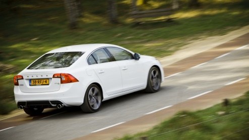Je lijkt er momenteel niet meer bij te horen wanneer je als merk geen middenklasser met 20% bijtelling in de aanbieding hebt. Volvo kan met de nieuwe S60 DRIVe echter gerust ademhalen. Maar, kan de le