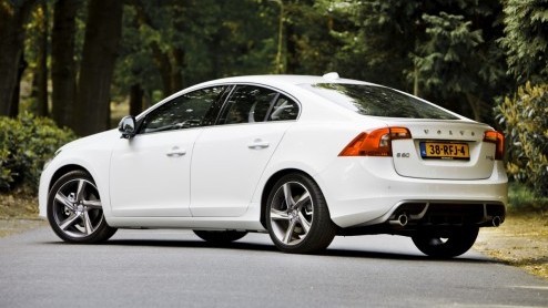Je lijkt er momenteel niet meer bij te horen wanneer je als merk geen middenklasser met 20% bijtelling in de aanbieding hebt. Volvo kan met de nieuwe S60 DRIVe echter gerust ademhalen. Maar, kan de le