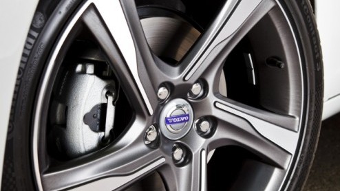 Je lijkt er momenteel niet meer bij te horen wanneer je als merk geen middenklasser met 20% bijtelling in de aanbieding hebt. Volvo kan met de nieuwe S60 DRIVe echter gerust ademhalen. Maar, kan de le