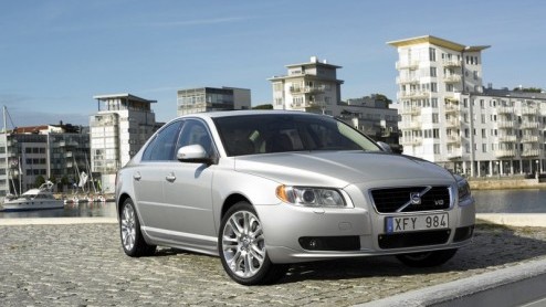 Volvo breidt het motorpalet van de V70 en S80 uit met een tweeliter benzine- en dieselmotor. Beide krachtbronnen vormen nu de basis van het gamma, en zijn dankzij een relatief laag brandstofverbruik g