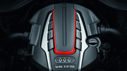 Audis vlaggenschip verschijnt ook in getrainde jas op de IAA. De S8 profiteert met 520 pk maximaal van de 4.0 TFSI V8 Biturbo en komt in mei 2012 op de markt.