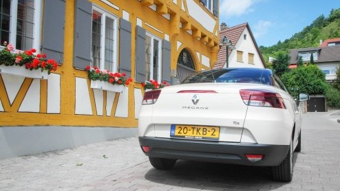 Als het weer eens echt zomer is moet je het er gewoon van nemen. Renault stuurde ons daarom met alle plezier op pad in een Mgane Coup-Cabriolet Floride, de exclusief uitgevoerde cabrio met inklapb