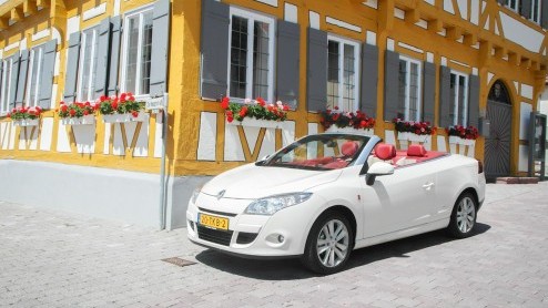 Als het weer eens echt zomer is moet je het er gewoon van nemen. Renault stuurde ons daarom met alle plezier op pad in een Mgane Coup-Cabriolet Floride, de exclusief uitgevoerde cabrio met inklapb