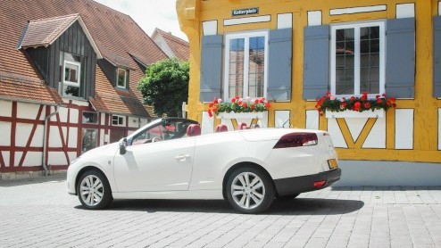 Als het weer eens echt zomer is moet je het er gewoon van nemen. Renault stuurde ons daarom met alle plezier op pad in een Mgane Coup-Cabriolet Floride, de exclusief uitgevoerde cabrio met inklapb