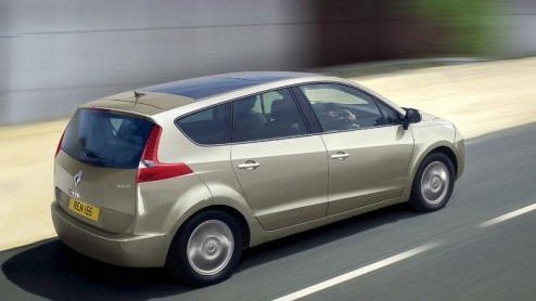 In navolging van de op stapel staande Renault Megane, ligt de nieuwe Scenic ook in het verschiet. Deze ruimtelijke telg ziet net als broer Megane ook volgend jaar het levenslicht. De nieuwe Scenic wer