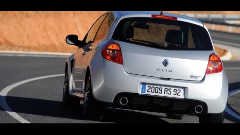 Het duurt nog tot oktober voordat Renault de nieuwe Clio onthult op de Autosalon van Parijs. Dat weerhoudt de Fransen heren er niet van om ons nu alvast te plagen met een klein stukje nieuwe Clio.