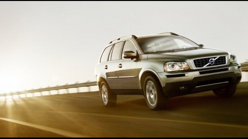 Volvo dunt het leveringsgamma van de XC90 uit. Voor modeljaar 2013 verdwijnt de 3.2 zescilinder benzinemotor uit het programma. De dieselende D3 gaat voortaan door het leven als D4. Deze blijft samen 