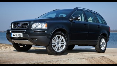Volvo dunt het leveringsgamma van de XC90 uit. Voor modeljaar 2013 verdwijnt de 3.2 zescilinder benzinemotor uit het programma. De dieselende D3 gaat voortaan door het leven als D4. Deze blijft samen 