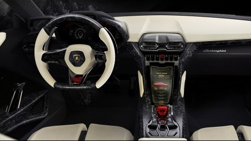 De monsterlijke Urus van Lamborghini krijgt een beul van een motor onder de kap. Er wordt zo'n 600 pk getrokken uit een V8 met twee turbo's. Dit heeft de research & development directeur van de Italia