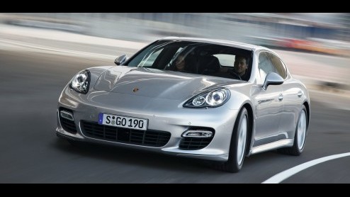Treurig nieuws voor wie graag een nieuwe Porsche wil maar de Boxster de duur vindt. De Duitse sportwagenfabrikant heeft bekend gemaakt dat er voorlopig toch geen model onder de Boxster komt, dit om ge