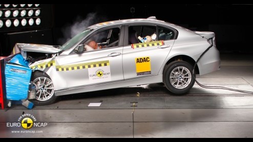 Hoewel het tegenwoordig lijkt van niet, is er meer belangrijk bij de aanschaf van een auto dan alleen het brandstofverbruik. De veiligheid van nieuwe modellen wordt onder de loep genomen door de nieuw
