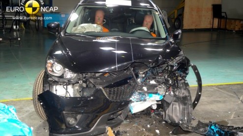 Hoewel het tegenwoordig lijkt van niet, is er meer belangrijk bij de aanschaf van een auto dan alleen het brandstofverbruik. De veiligheid van nieuwe modellen wordt onder de loep genomen door de nieuw