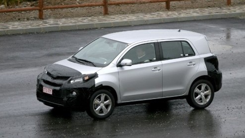Het merk Scion is bij ons helemaal niet bekend, maar aan de andere kant van de grote plas weet men het merk wel te vinden. Eigenaar Toyota doet een gooi en heeft zn zinnen nu op Europa gezet. Dat lev