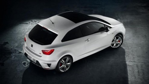Seat heeft de Ibiza begin dit jaar een update gegeven. Daarbij werd het topmodel nog even gespaard. Tot vandaag. Want Seat heeft zojuist het doek getrokken van de opgefriste Ibiza Cupra.