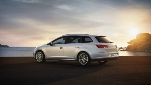 Seat heeft de orderboeken geopend van de Leon ST. Om de verkoopstart wat kracht bij te zetten, komt Seat met een tweetal First Editions en kondigt twee nieuwe motoren aan.