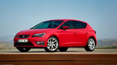 Net als de nieuwe Golf is ook de Seat Leon vers van de pers. Vandaag zijn van beide modellen de prijzen bekend gemaakt en die ontlopen elkaar niet zoveel. Seat levert de nieuwe Leon in januari 2013 ui