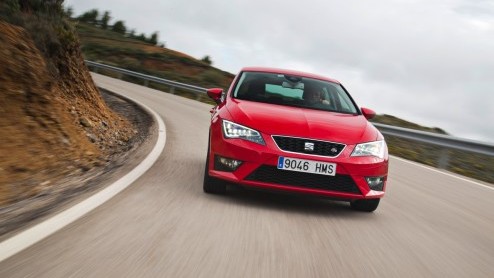 Een cadeautje van Sinterklaas, die nieuwe Seat Leon. Hij staat deze maand bij de dealer en wij hebben er deze week  in Spanje uiteraard  mee kunnen rijden. Zouden wij onze schoen er voor zetten? Si,