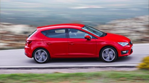 Een cadeautje van Sinterklaas, die nieuwe Seat Leon. Hij staat deze maand bij de dealer en wij hebben er deze week  in Spanje uiteraard  mee kunnen rijden. Zouden wij onze schoen er voor zetten? Si,