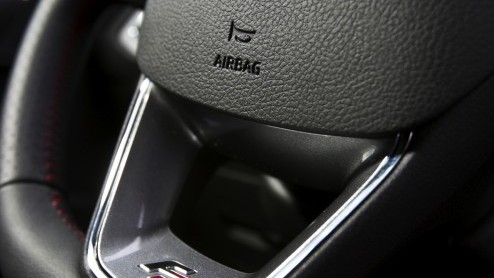 Een cadeautje van Sinterklaas, die nieuwe Seat Leon. Hij staat deze maand bij de dealer en wij hebben er deze week  in Spanje uiteraard  mee kunnen rijden. Zouden wij onze schoen er voor zetten? Si,