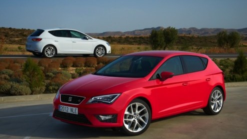 Een cadeautje van Sinterklaas, die nieuwe Seat Leon. Hij staat deze maand bij de dealer en wij hebben er deze week  in Spanje uiteraard  mee kunnen rijden. Zouden wij onze schoen er voor zetten? Si,