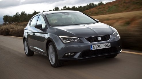 Een cadeautje van Sinterklaas, die nieuwe Seat Leon. Hij staat deze maand bij de dealer en wij hebben er deze week  in Spanje uiteraard  mee kunnen rijden. Zouden wij onze schoen er voor zetten? Si,