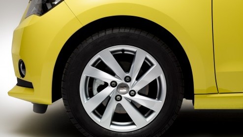 Hola! Dit is de Seat Mii  het drielingbroertje van de Volkswagen Up en Skoda Citigo. De Spaanse stadsauto komt in eigen land nog dit jaar op de markt; de rest van Europa is in 2012 aan de beurt.
