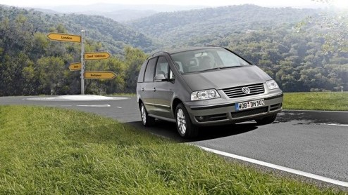 Volkswagen loopt aan kop met specifieke groene modellen. Het merk introduceerde Golf, Polo, Jetta en Passat BlueMotion modellen en voegde daar onlangs de Sharan aan toe. Ook pakte de Duitse autofabrik
