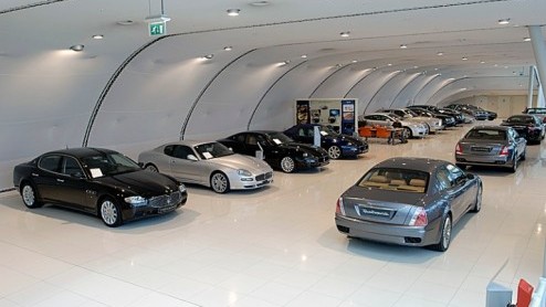 Maandag heropent Louwman reeds het voormalige Hessing autobedrijf aan de A2. Hierdoor kunnen de klanten van exclusieve automerken zoals Bentley, Maserati, Lamborghini of Rolls-Royce weer naar een vert