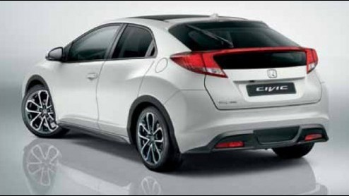 Om de nieuwe Honda Civic extra opvallend in de showroom te zetten heeft de importeur het Silverstone pakket bedacht. Hierbij wordt de nieuwe vijfdeurs extra sportief gepresenteerd, inclusief striping 