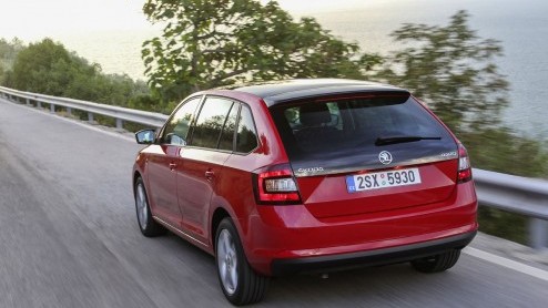 De Spaceback geeft de Rapid iets meer kleur, mits gekozen voor de juiste uitvoering. Bovendien heeft de Rapid Spaceback ook veel meer weg van een echte hatchback dan de reguliere Rapid.