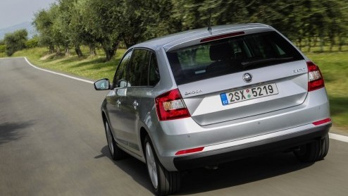 De Spaceback geeft de Rapid iets meer kleur, mits gekozen voor de juiste uitvoering. Bovendien heeft de Rapid Spaceback ook veel meer weg van een echte hatchback dan de reguliere Rapid.