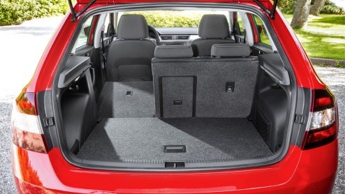 De Spaceback geeft de Rapid iets meer kleur, mits gekozen voor de juiste uitvoering. Bovendien heeft de Rapid Spaceback ook veel meer weg van een echte hatchback dan de reguliere Rapid.