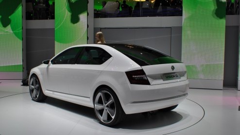 De Autosalon van Genve heeft vandaag zijn deuren voor het grote publiek geopend. AutoVandaag.nl is alvast even een kijkje gaan nemen en we hebben diverse primeurs, bijzondere studiemodellen en aankom