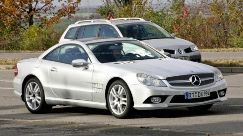 Dat de Mercedes SL op het punt staat om een heuse facelift te krijgen is geen nieuws. Het model is immers al sinds 2001 op de markt. We hebben immers al enkele scoops getoond. Echter, met behulp van P