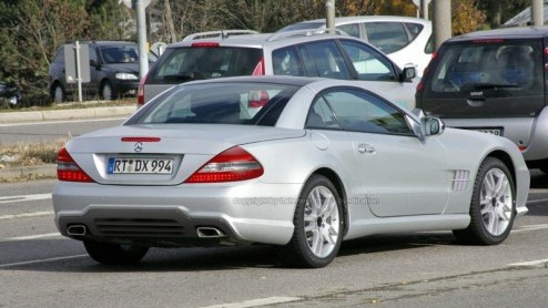 Dat de Mercedes SL op het punt staat om een heuse facelift te krijgen is geen nieuws. Het model is immers al sinds 2001 op de markt. We hebben immers al enkele scoops getoond. Echter, met behulp van P