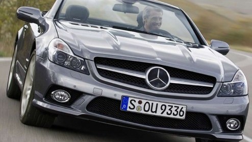 De facelift van de Mercedes SL was al even onder ogen gekomen, en op de autosalon van Genve kunnen we volgende maand de officile introductie van deze vernieuwde sportieve tweezitter verwachten. Het