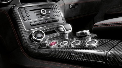 Het doek is er af; de Mercedes SLS AMG Black Series is geen geheim meer. De ultieme uitvoering heeft een bodykit en is natuurlijk niet te missen in knallend geel.